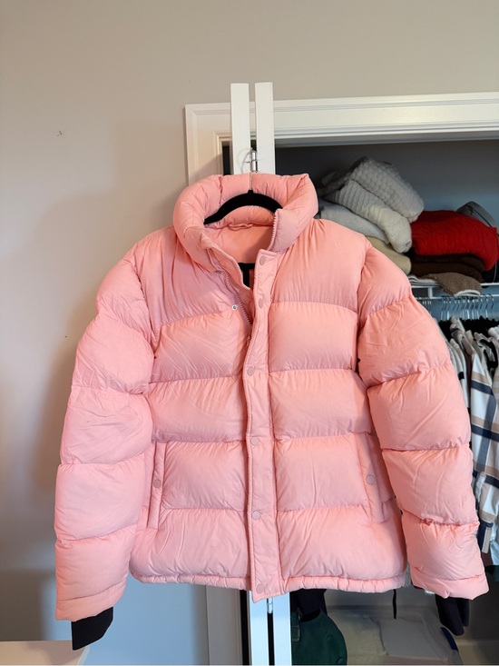 Aritzia Jackets & Blazers - Aritzia Super Puff Pink Size medium